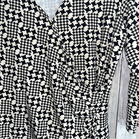 Talbots Houndstooth Blouse - Picture 4 of 6
